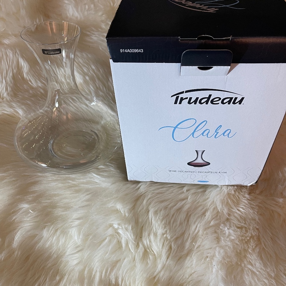 Trudeau wine decanter